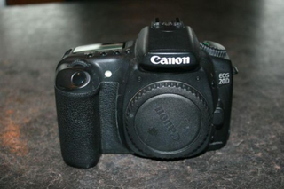 Illustration for article titled Canon EOS 20D for $70 - NPoCL?